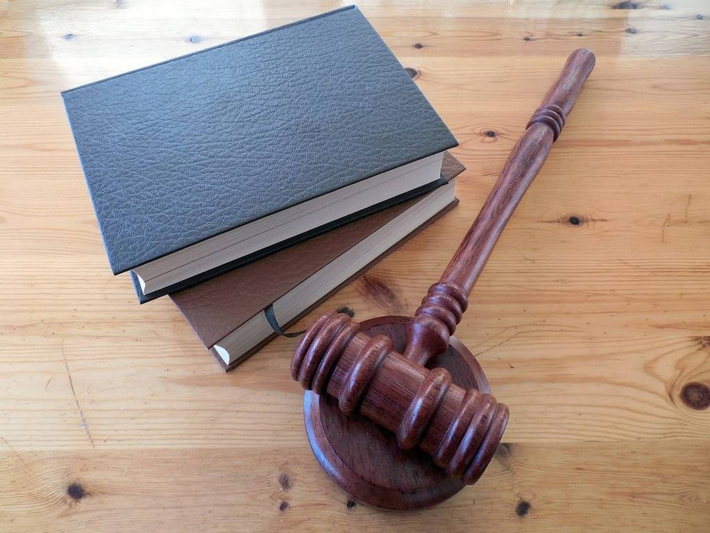 Comment la législation encadre le vaste domaine du droit des affaires ?